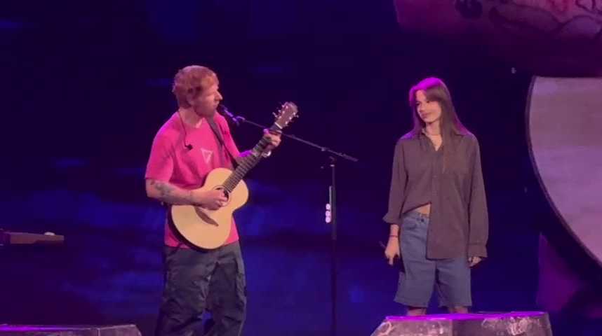 ▶️ Incroyable moment pour Anouk, de Wanze, qui a accompagné Ed Sheeran sur  scène lors de son concert au Zénith de Paris - Sudinfo Vidéos