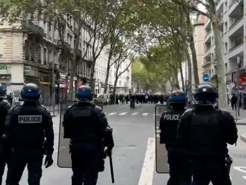 24 octobre : après un sit-in pacifiste place Jean-Jaurès à Saint ...