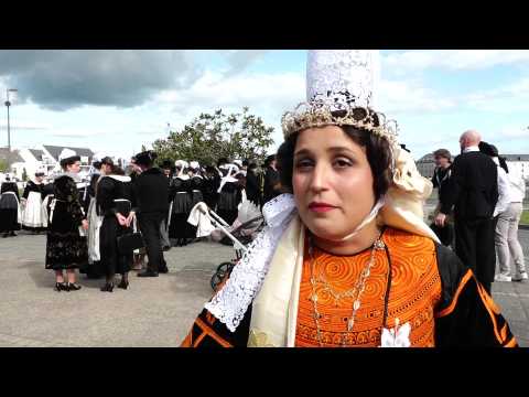Quimper Robe Traditionnelle Bretonne EN Dans Le Finistère, Ils Se